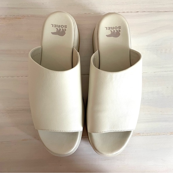 Sorel White Platform Sandals - Picture 3 of 7